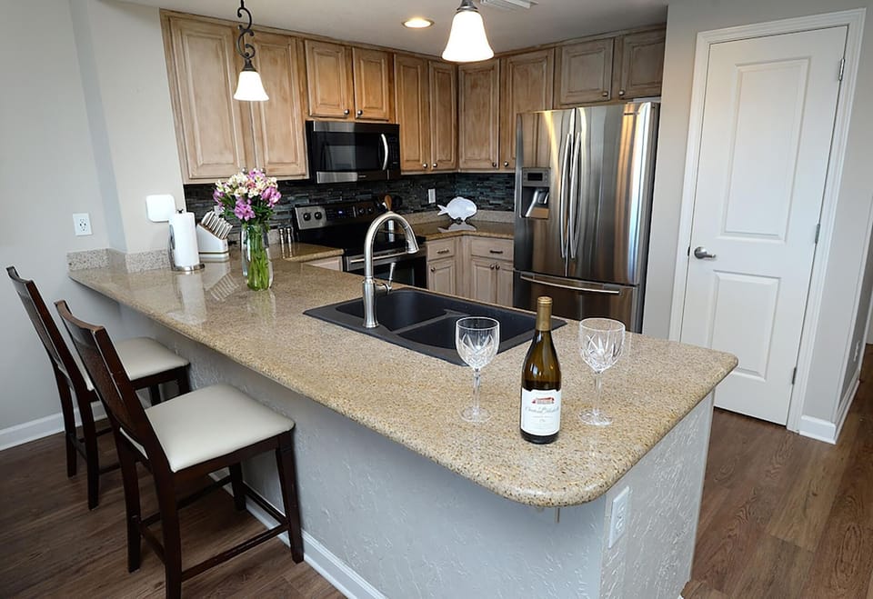Condo, Multiple Beds (Grandview East 702) | Private kitchen | Oven, toaster