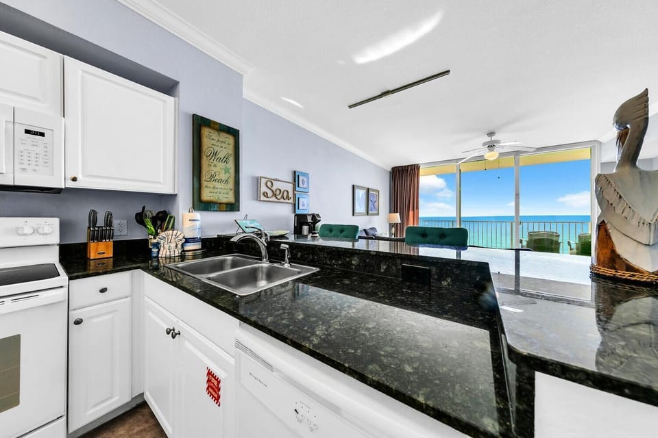 Condo, 1 King Bed with Sofa bed (Tidewater 2409 - Our Perch at the Pie) | Private kitchen | Oven, toaster
