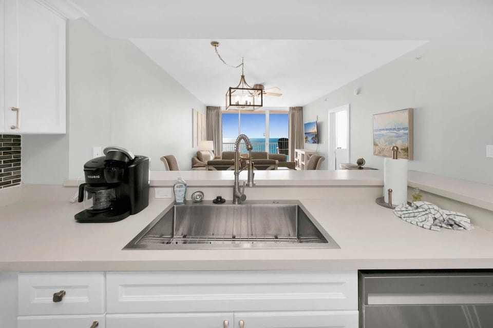 Condo, Multiple Beds (Majestic Beach Towers 1-1603) | Private kitchen | Oven, toaster