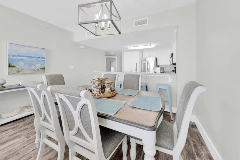 Condo, Multiple Beds (Majestic Beach Towers 1-1603) | Dining