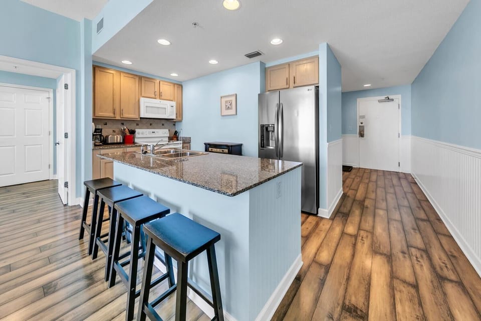 Condo, Multiple Beds (Sterling Reef 1904- Penthouse) | Private kitchen | Oven, toaster