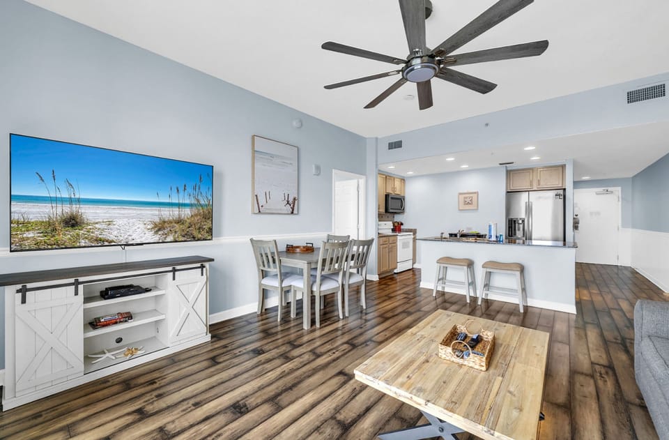 Condo, Multiple Beds (Sterling Reef 1904- Penthouse) | Dining