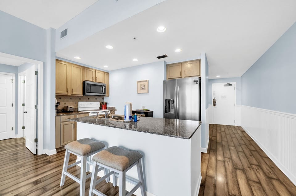 Condo, Multiple Beds (Sterling Reef 1904- Penthouse) | Private kitchen | Oven, toaster