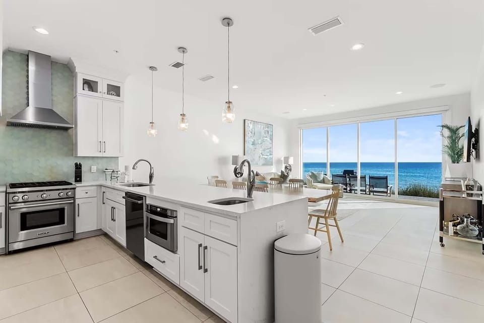 House, Multiple Beds (Henderson Beach Villa #4- Six on the ) | Private kitchen | Oven, toaster