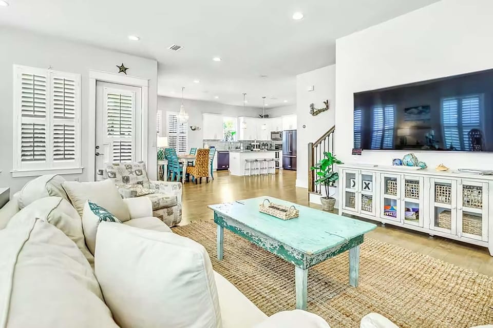 House, Multiple Beds (Seaglass Shack) | Living area | TV