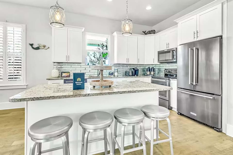 House, Multiple Beds (Seaglass Shack) | Private kitchen | Oven, toaster