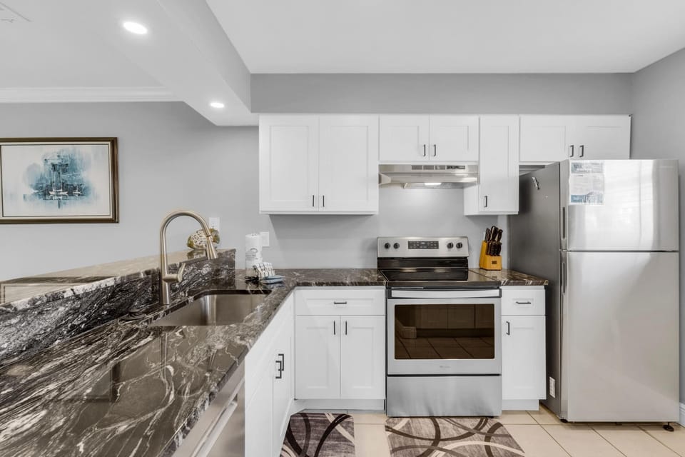 House, Multiple Beds (Summerhouse Townhomes #27) | Private kitchen | Oven, toaster
