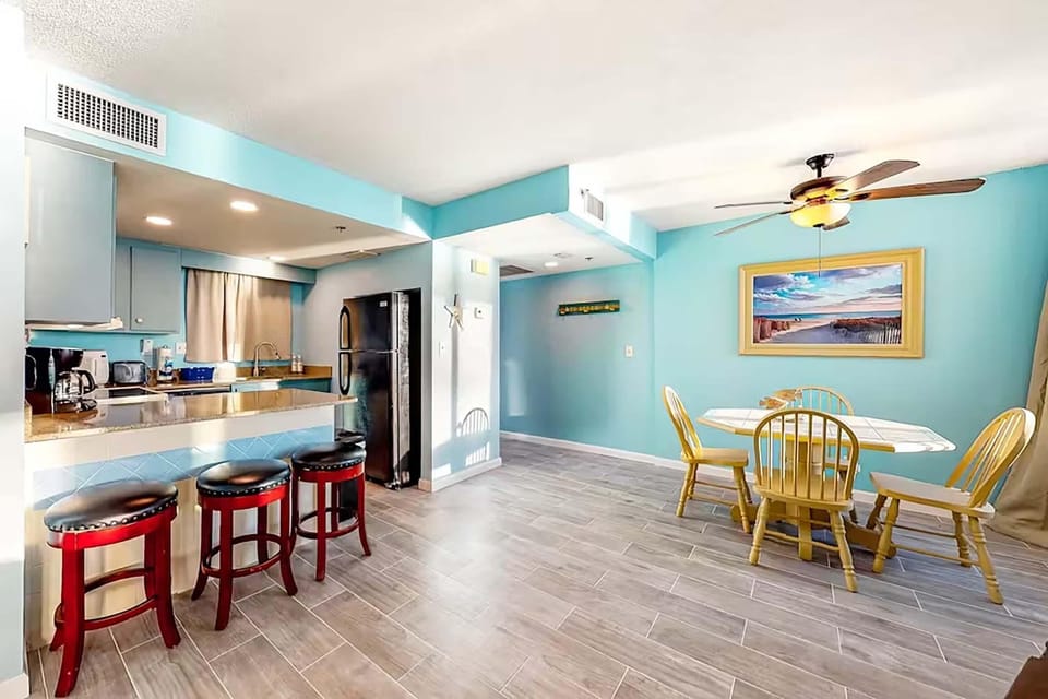 Condo, 1 King Bed with Sofa bed (Sunbird 606W) | Dining