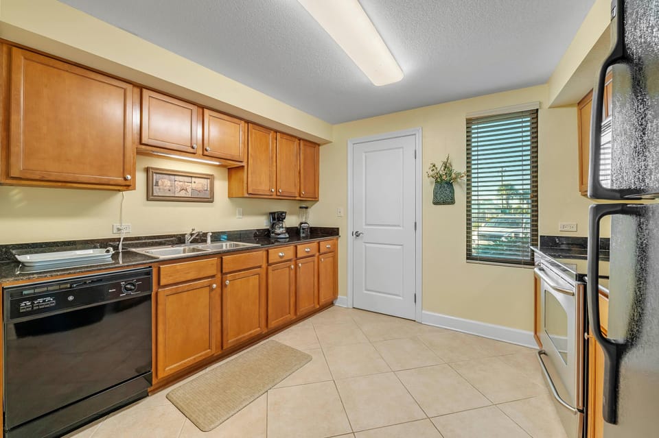 Condo, Multiple Beds (Perdido Towers West 107) | Private kitchen | Oven, toaster, paper towels