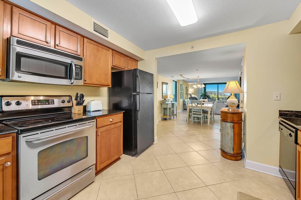 Condo, Multiple Beds (Perdido Towers West 107) | Private kitchen | Oven, toaster, paper towels