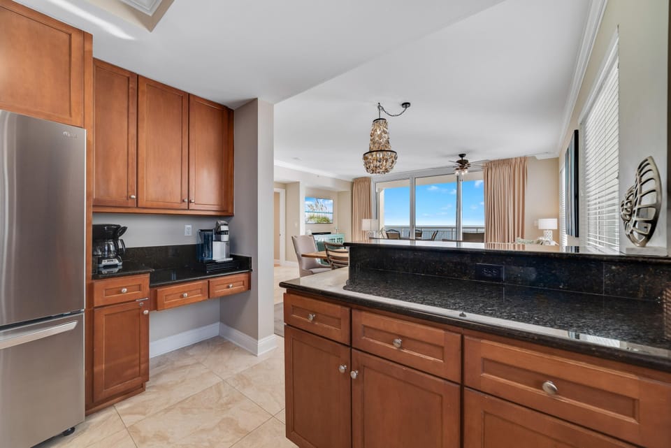 Condo, Multiple Beds (Indigo West 1904) | Private kitchen | Oven, toaster, paper towels