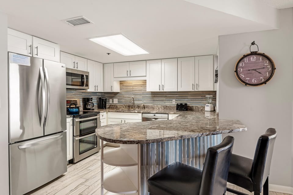 Condo, Multiple Beds (Phoenix East 806) | Private kitchen | Oven, toaster, paper towels