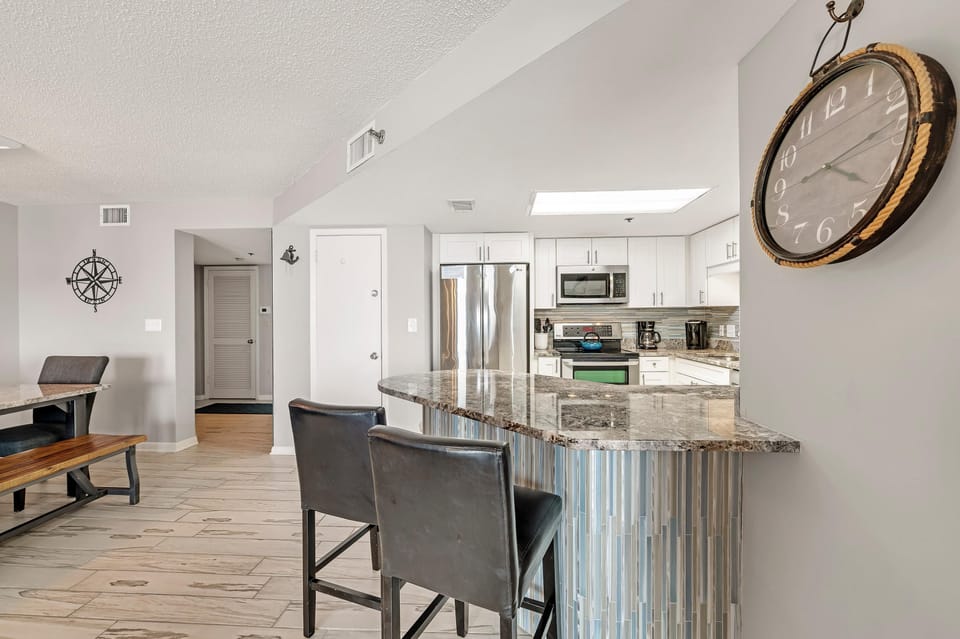 Condo, Multiple Beds (Phoenix East 806) | Private kitchen | Oven, toaster, paper towels
