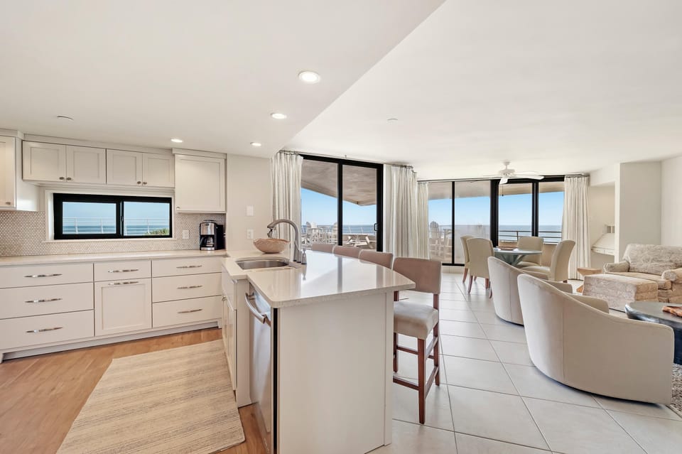 Condo, Multiple Beds (Eden East 604) | Private kitchen | Oven, toaster, paper towels