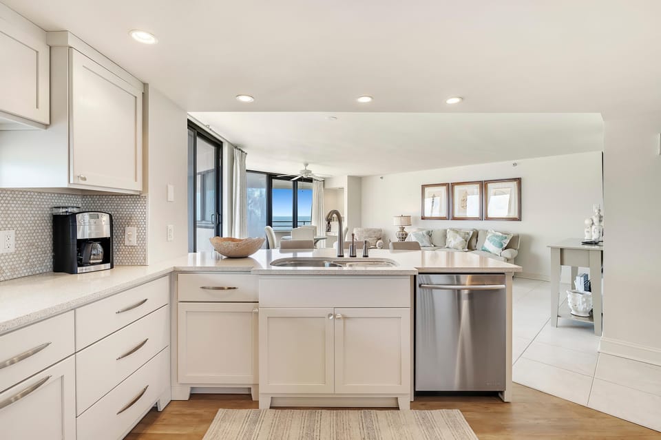 Condo, Multiple Beds (Eden East 604) | Private kitchen | Oven, toaster, paper towels