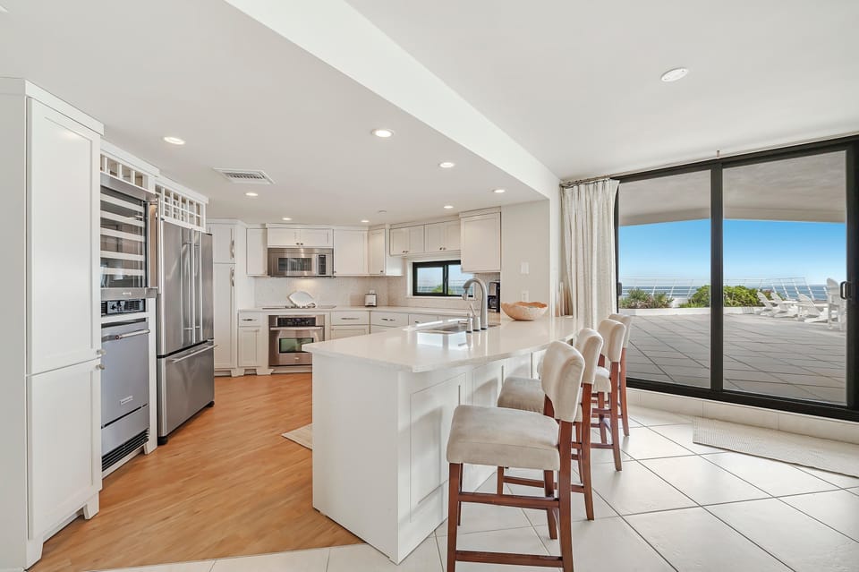 Condo, Multiple Beds (Eden East 604) | Private kitchen | Oven, toaster, paper towels