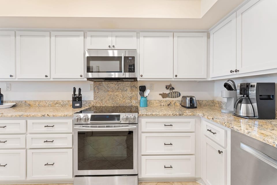 Condo, Multiple Beds (Shipwatch A402) | Private kitchen | Oven, toaster, paper towels