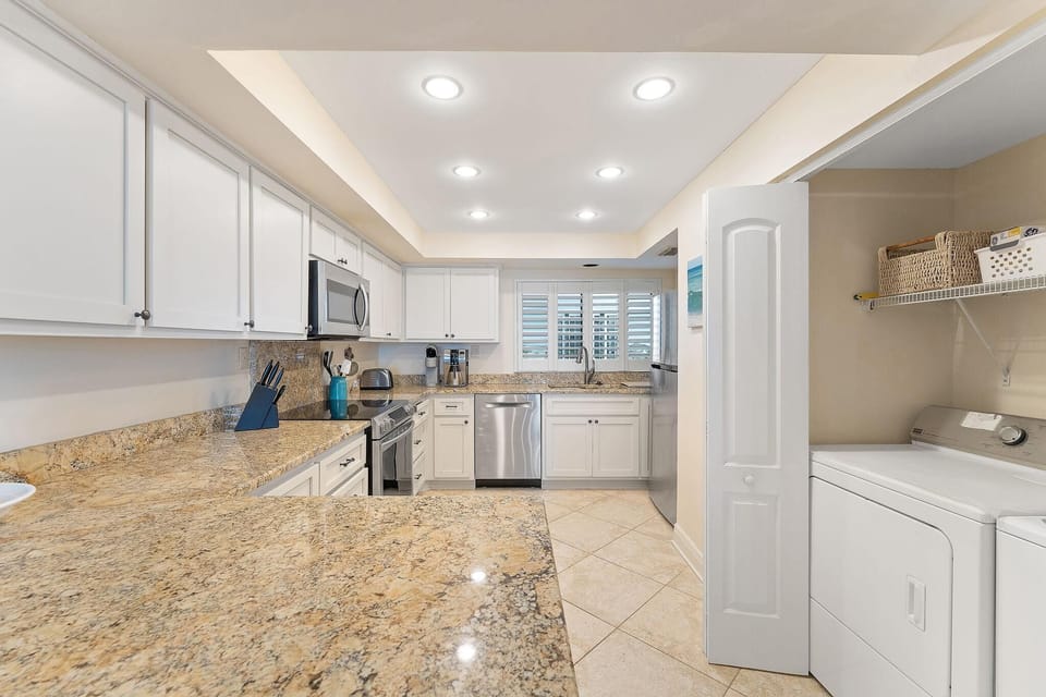 Condo, Multiple Beds (Shipwatch A402) | Private kitchen | Oven, toaster, paper towels