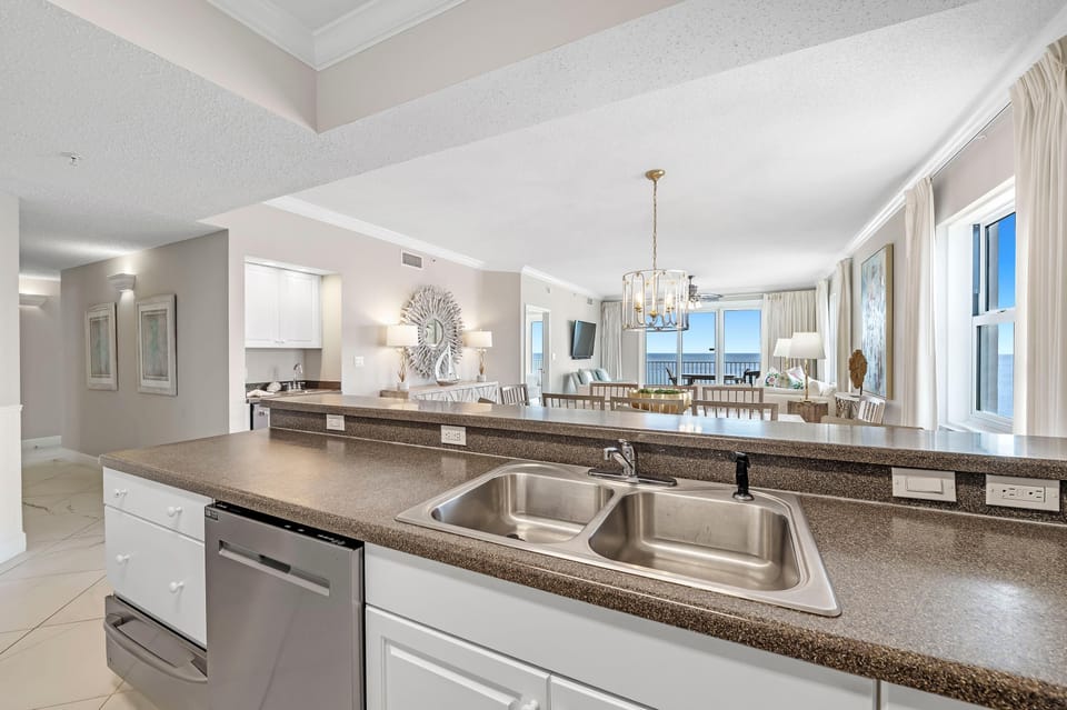 Condo, Multiple Beds (Windemere 908 Pool Side Cabana A Incl) | Private kitchen | Oven, toaster, paper towels