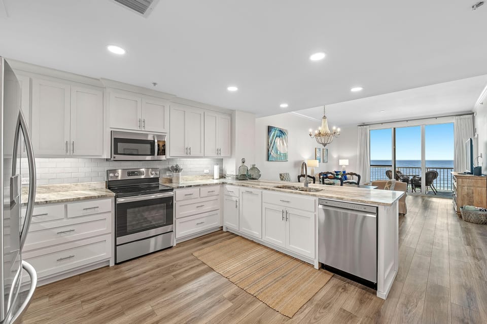 Condo, Multiple Beds (Spanish Key 604) | Private kitchen | Oven, toaster, paper towels