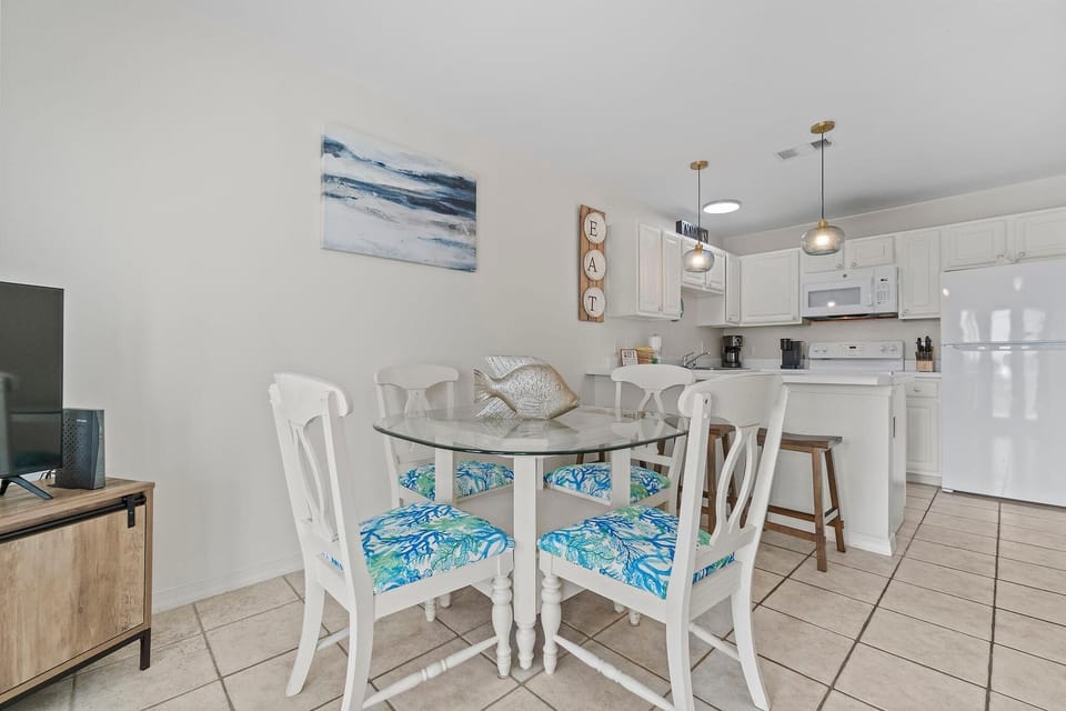 Condo, 1 King Bed with Sofa bed (Grand Caribbean West 205) | Dining