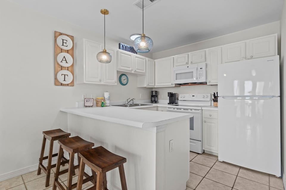 Condo, 1 King Bed with Sofa bed (Grand Caribbean West 205) | Private kitchen | Oven, toaster, paper towels