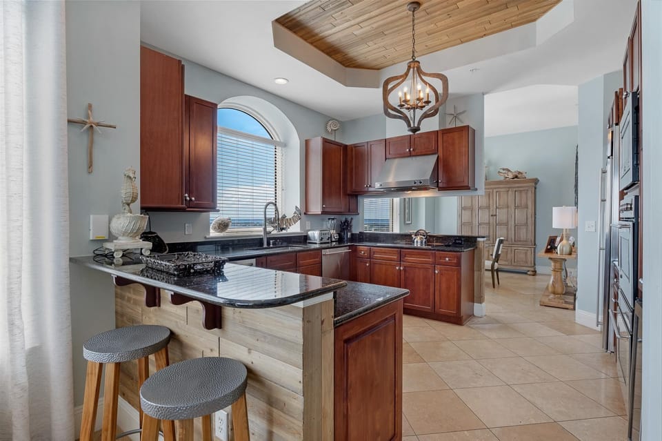 Condo, Multiple Beds (Indigo East 2104 Penthouse) | Private kitchen | Oven, toaster, paper towels