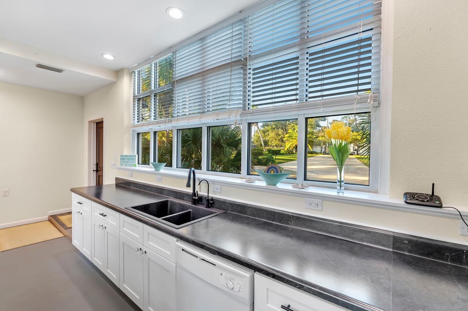 House, Multiple Beds (Bella Villa Loft Suite) | Private kitchen | Oven, toaster, paper towels