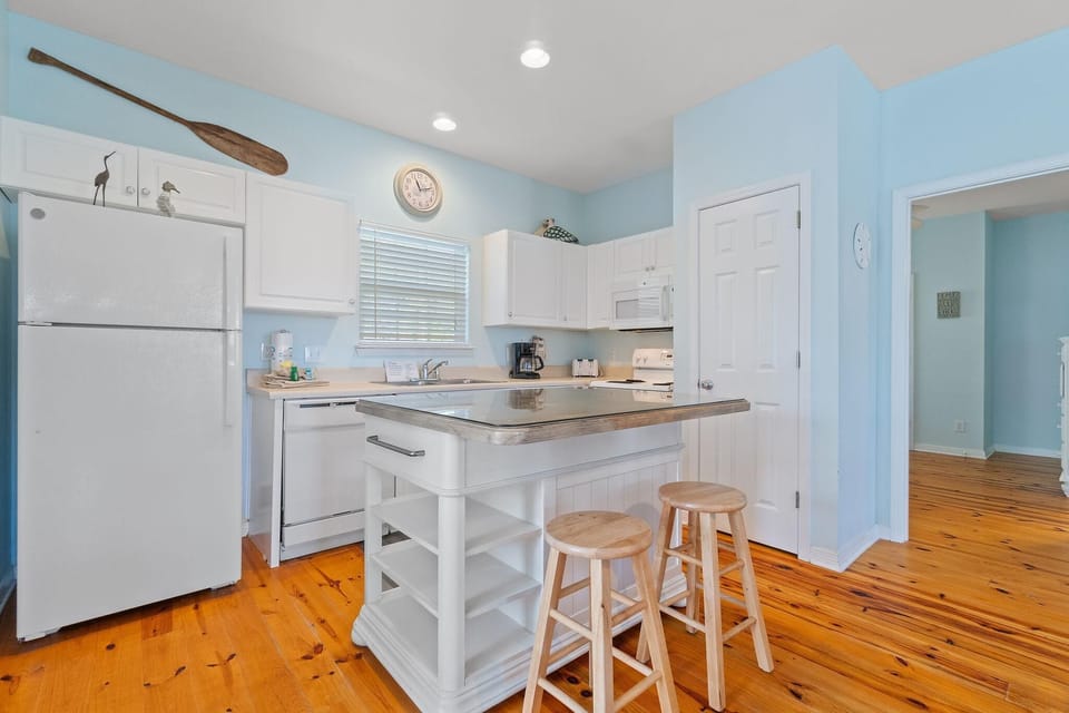 House, Multiple Beds (Rookery 801) | Private kitchen | Oven, toaster, paper towels