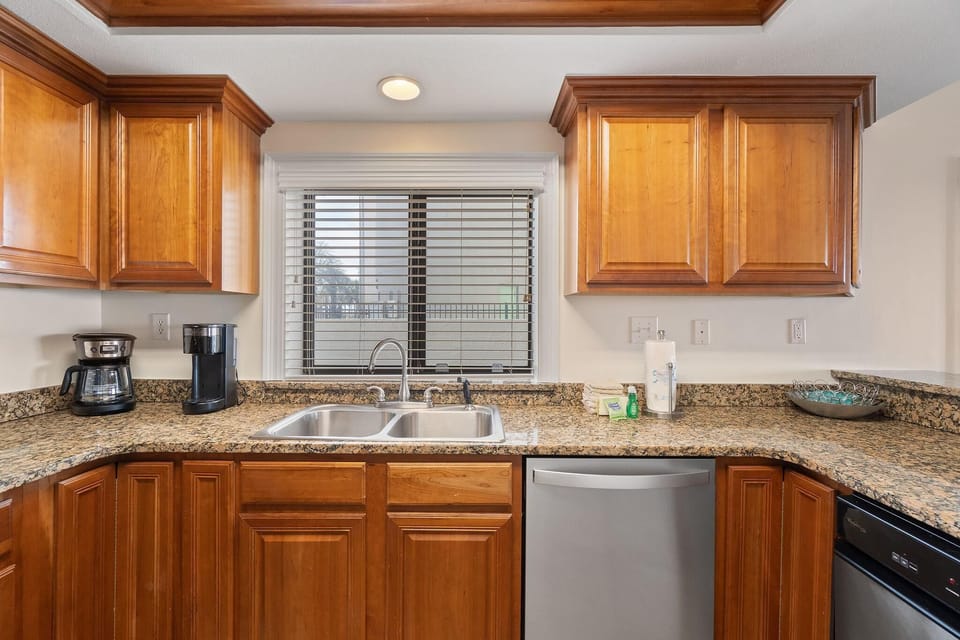 Condo, Multiple Beds (Shipwatch A101) | Private kitchen | Oven, toaster, paper towels