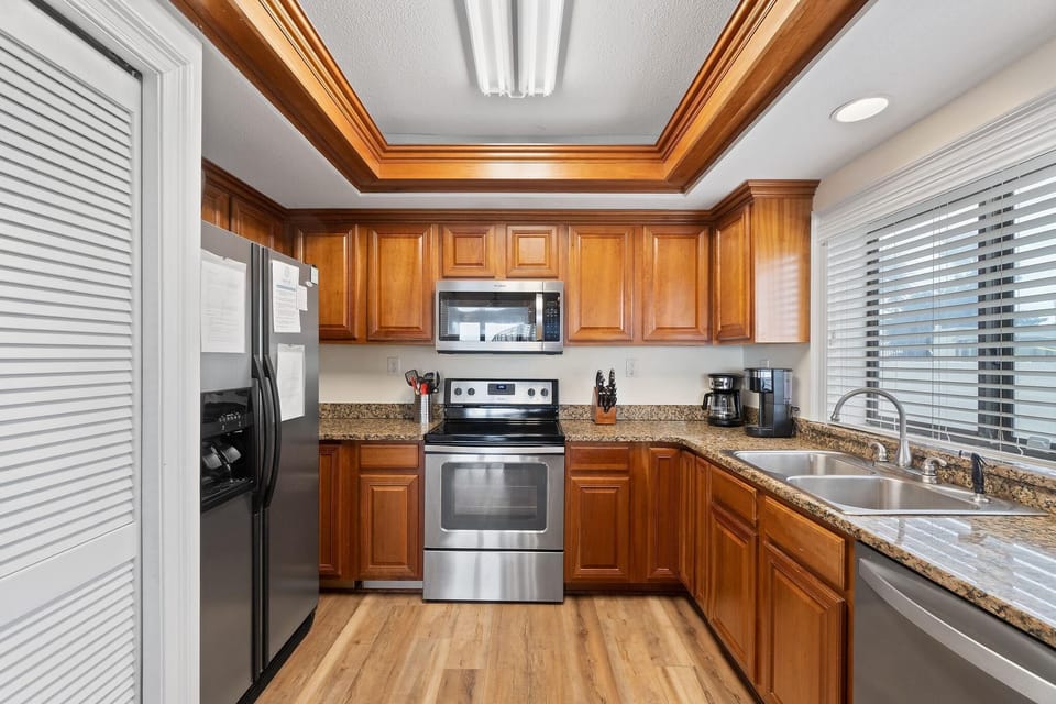 Condo, Multiple Beds (Shipwatch A101) | Private kitchen | Oven, toaster, paper towels