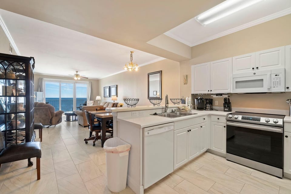 Condo, Multiple Beds (Windemere 907) | Private kitchen | Oven, toaster, paper towels