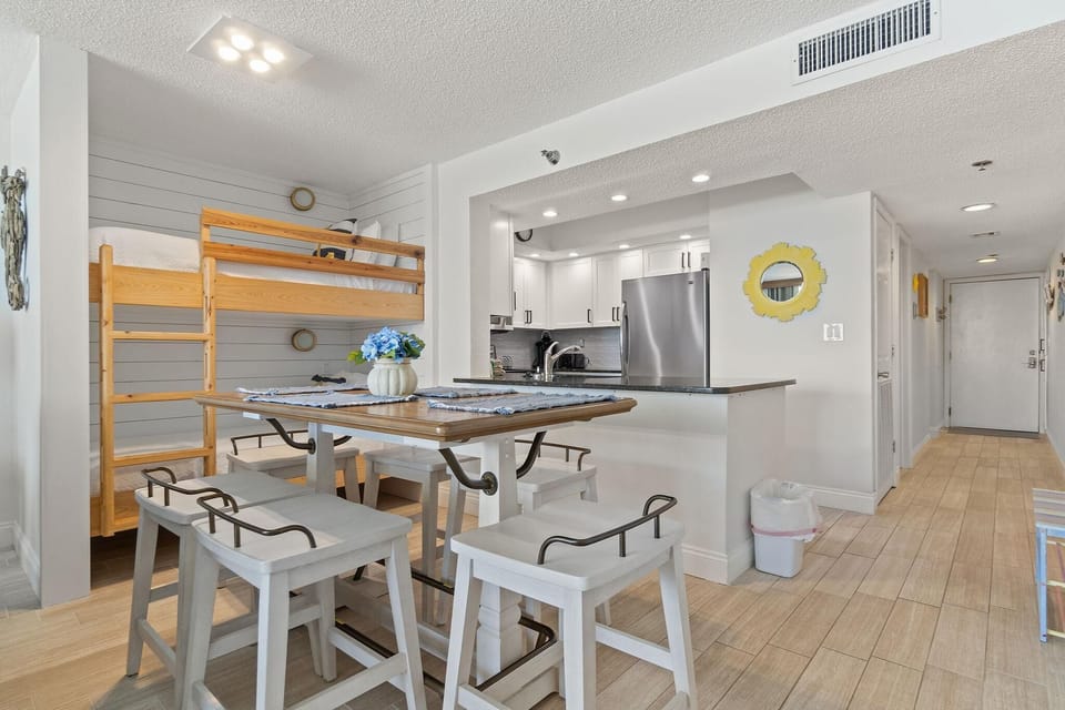Condo, 1 King Bed with Sofa bed (Perdido Sun 502) | Dining