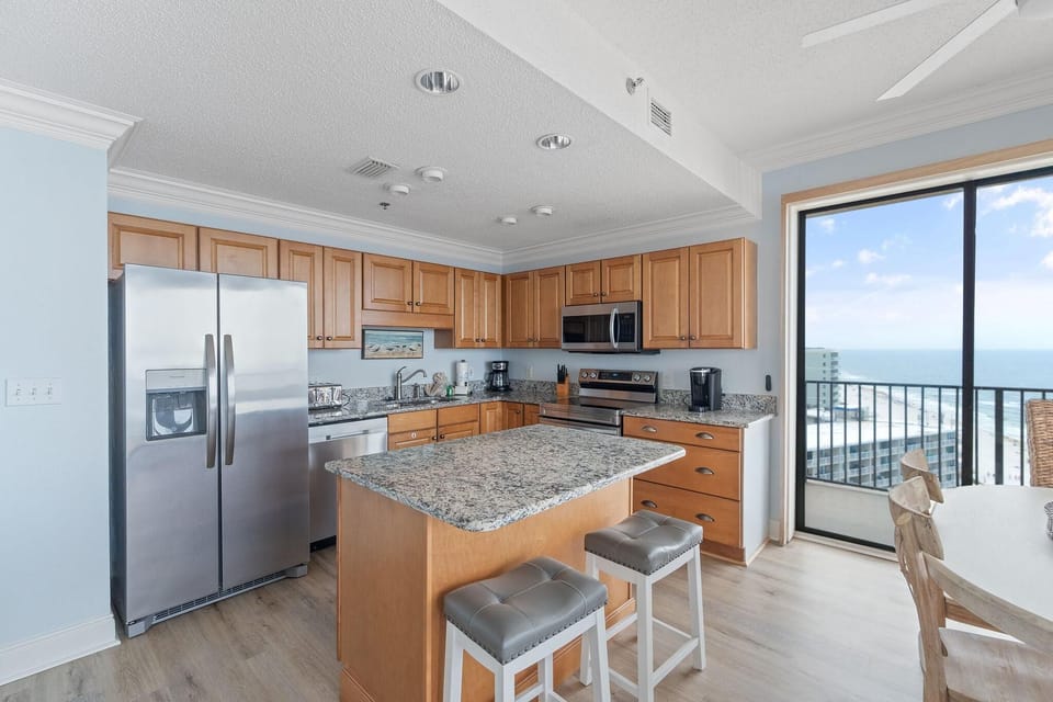 Condo, Multiple Beds (Phoenix V 1517) | Private kitchen | Oven, toaster, paper towels