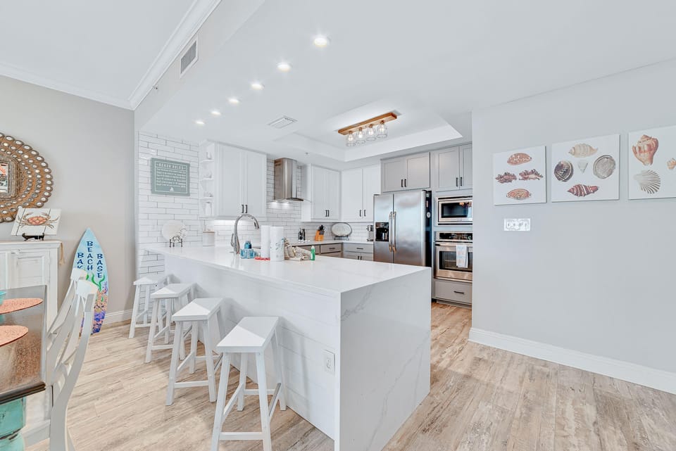 Condo, Multiple Beds (Indigo West 1602) | Private kitchen | Paper towels