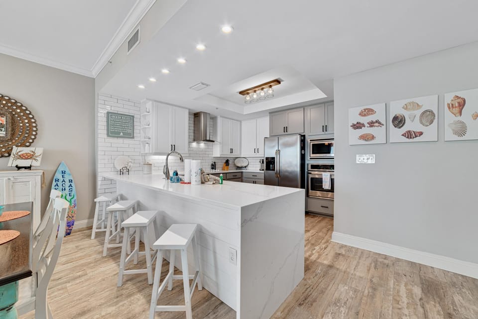Condo, Multiple Beds (Indigo West 1602) | Private kitchen | Paper towels