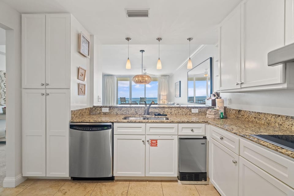 Condo, Multiple Beds (Indigo West 1202) | Private kitchen | Oven, toaster, paper towels