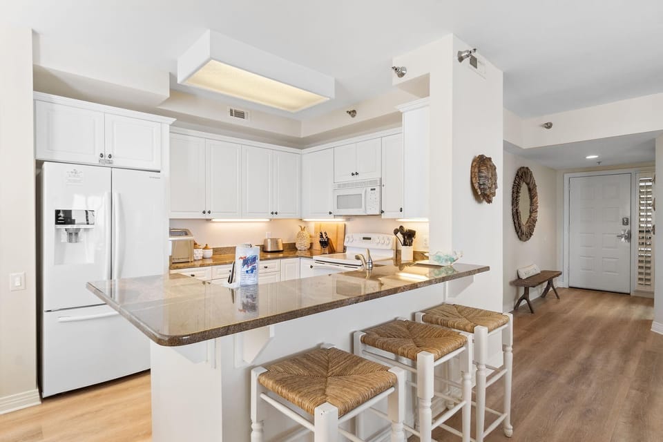 Condo, Multiple Beds (Beach Colony West 6D) | Private kitchen | Oven, toaster, paper towels