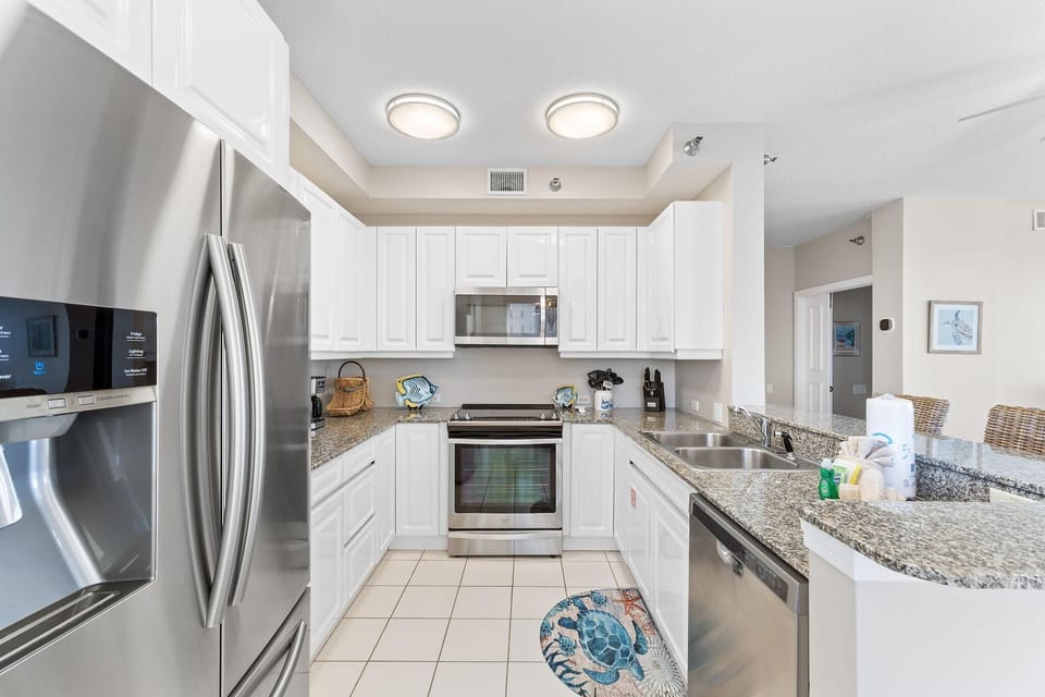 Condo, Multiple Beds (Beach Colony Tower 4D) | Private kitchen | Oven, toaster, paper towels