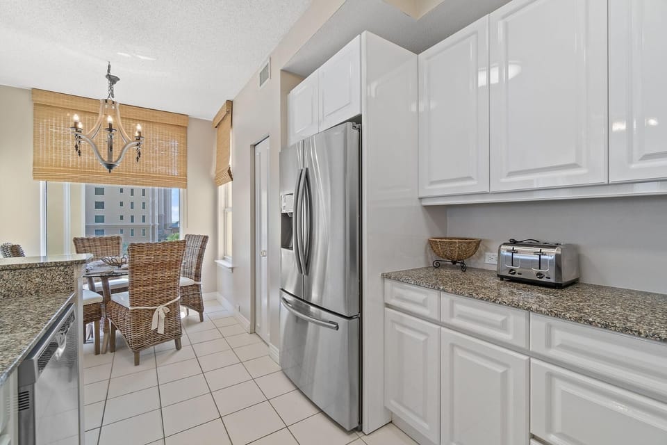 Condo, Multiple Beds (Beach Colony Tower 4D) | Private kitchen | Oven, toaster, paper towels