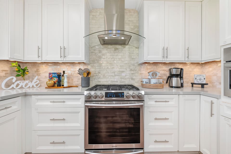 Making scrumptious vacay meals comes easier in a superb kitchen like this one
