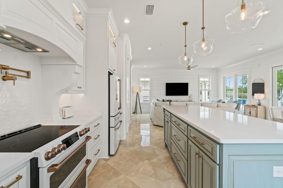 House, Multiple Beds (Battery 17) | Private kitchen | Oven, toaster, paper towels