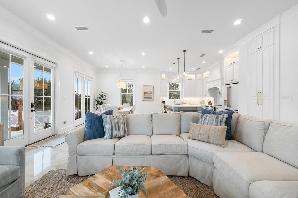 House, Multiple Beds (Battery 17) | Living area | TV