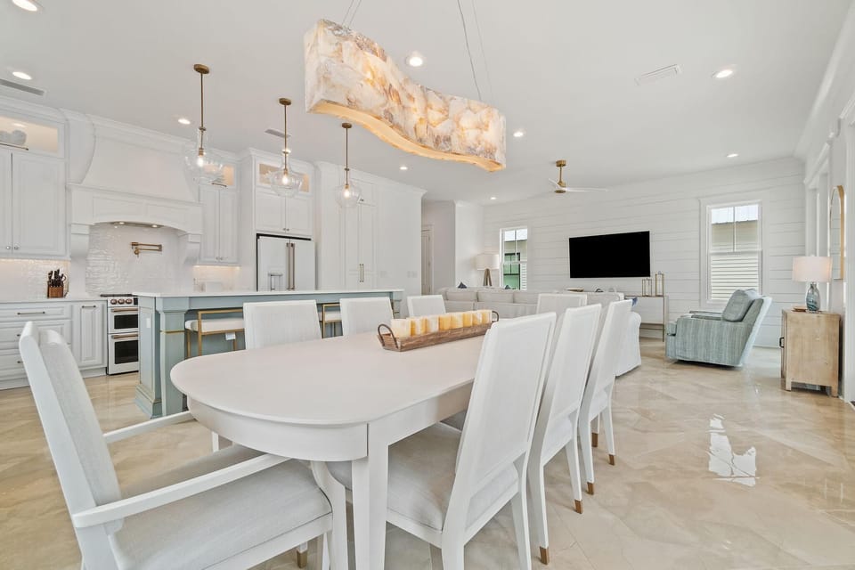 House, Multiple Beds (Battery 17) | Dining