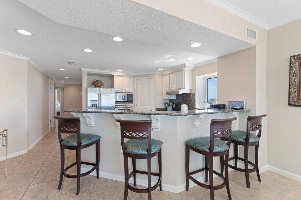 Condo, Multiple Beds (Colonnades 1601) | Private kitchen | Oven, toaster, paper towels