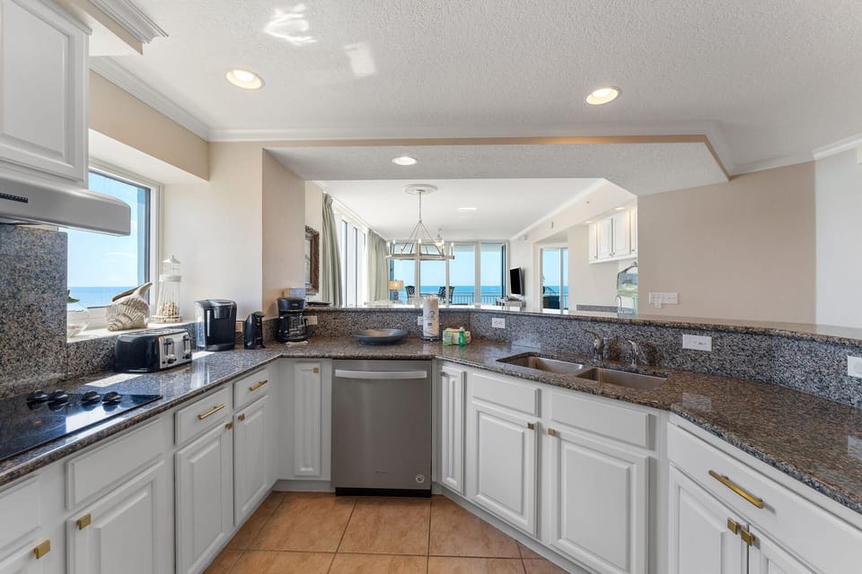 Condo, Multiple Beds (Colonnades 1601) | Private kitchen | Oven, toaster, paper towels