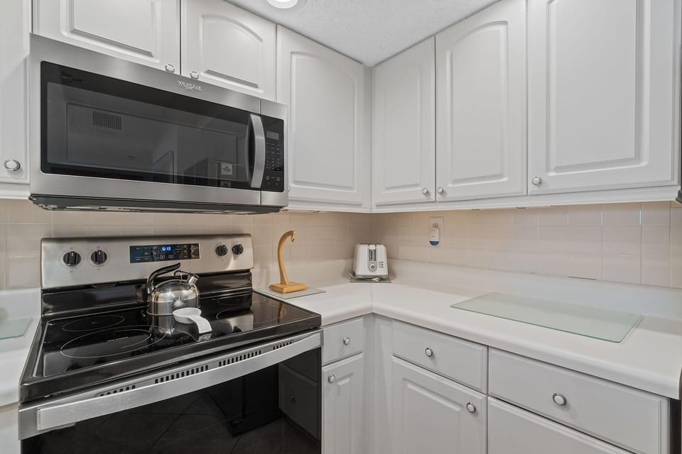 Condo, 1 King Bed with Sofa bed (Perdido Sun 610) | Private kitchen | Oven, toaster, paper towels