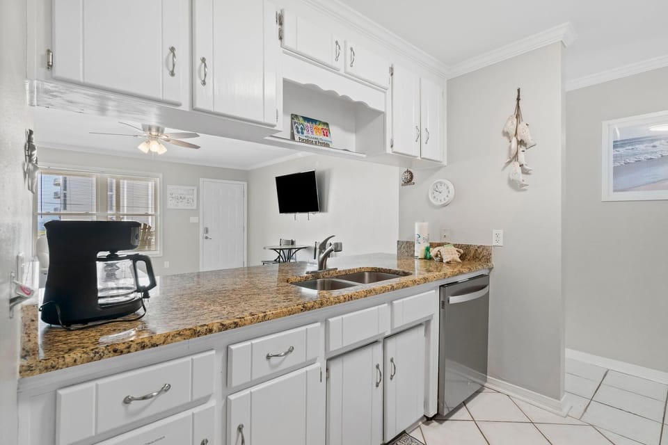 Condo, 1 King Bed with Sofa bed (Shore Break) | Private kitchen | Oven, toaster, paper towels