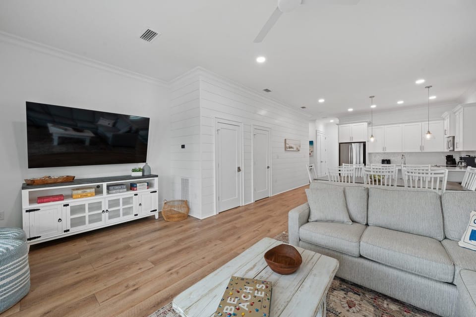 House, Multiple Beds (Totally Beachin' at Pelican Place) | Living area | TV