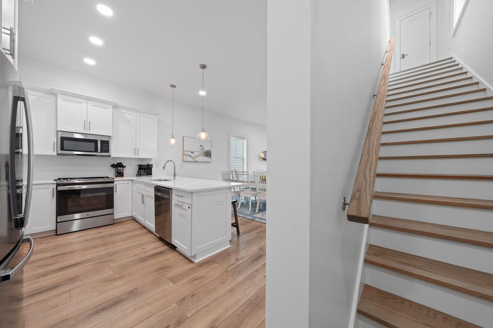 House, Multiple Beds (Totally Beachin' at Pelican Place) | Private kitchen | Oven, toaster, paper towels